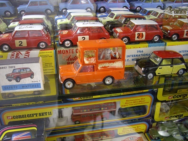 Journey into Nostalgia: Corgi Toys Boxes from the Past #corgitoys  #collecting 