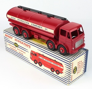 D943t898