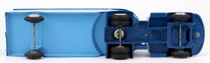 Tekno 435 lama international transport truck yy332