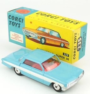 Corgi 235 oldsmobile super 88 yy241