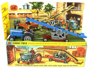 Corgi gift set 47 working conveyor tractor yy242