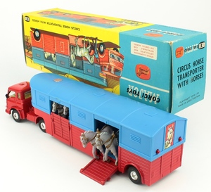 Corgi 1130 chipperfields horse transporter yy2481