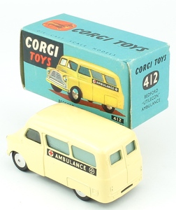 Corgi 412 bedford ambulance yy2621