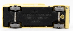 Matchbox 14 ambulance yy3432