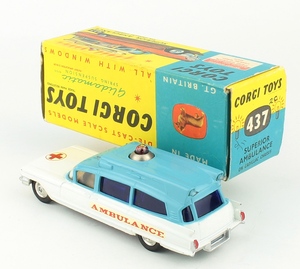 Corgi 437 cadillac ambulance yy3901