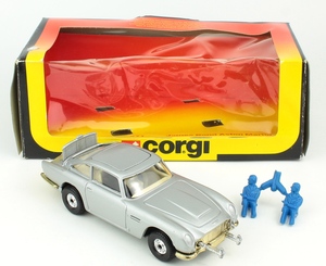 Corgi 271 james bond aston martin yy569