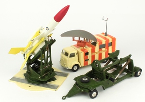 Corgi toys gift set 6 rocket age set yy8211