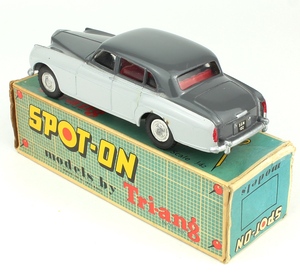 Spot on 102 bentley saloon yy8821