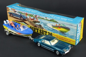 Corgi toys gift set 36 oldsmobile toronado speedboat zz302