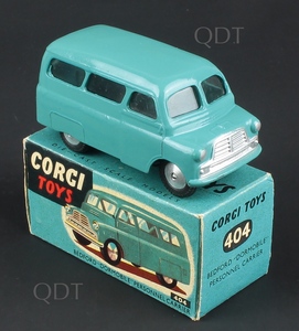 Corgi toys 404 bedford dormobile zz350