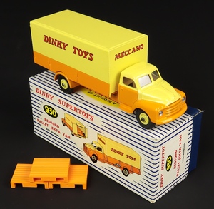 Dinky toys 930 bedford pallet jekta van zz610