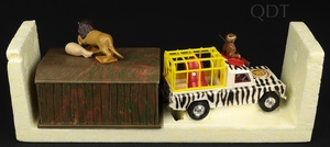 Corgi Gift Set 8 Lions of Longleat Reproduction Sitting Painted Plastic Lion 