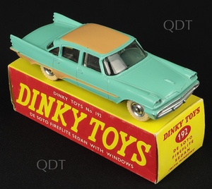 Dinky toys 192 de soto fireflite aa303