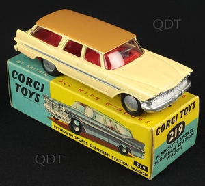 Corgi toys 219 plymouth sports suburban station wagon m306