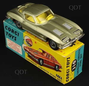 Corgi toys 310 chevrolet corvette sting ray aa568