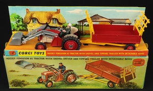 Corgi toys gift set 32 massey ferguson tractor trailer aa607