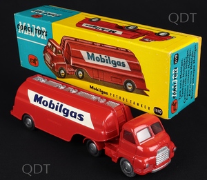 Corgi toys 1110 mobilgas tanker bb359