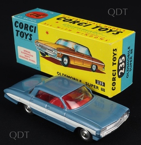 Corgi toys 235 oldsmobile super 88 bb360
