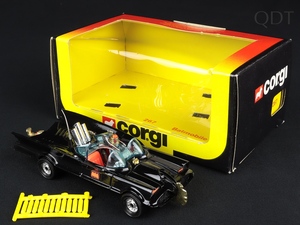 Corgi toys 267 batmobile cc404