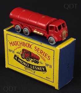 Matchbox toys 11a esso petrol tanker dd219 front