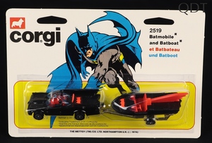 Corgi toys gift set 2519 batmobile batboat dd369 front