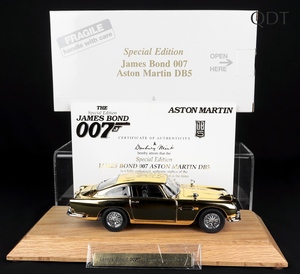 Danbury mint james bond 007 aston martin dd532 front