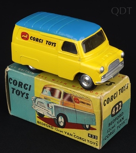 Corgi toys 422 bedford van dd803 front