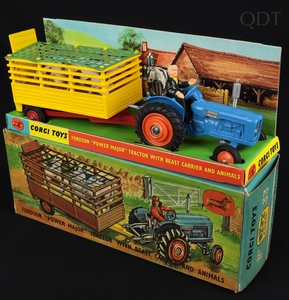 Corgi toys gift set 33 tractor beast carrier animals dd966 front