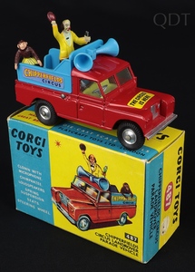 Corgi toys 487 chipperfields circus landrover parade vehicle ee124 front