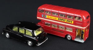 Corgi gift set 35 london passenger ee225 back