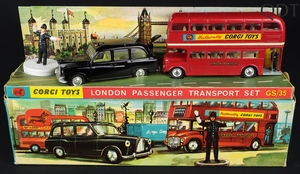 Corgi gift set 35 london passenger ee225 front