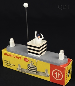Dinky toys 715 police controlled crossing ee332 front