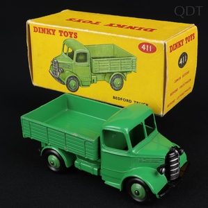 Dinky toys 411 bedford truck ee348 front