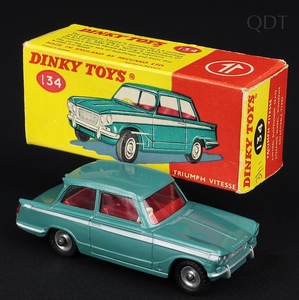 Dinky toys 134 triumph vitesse ee547 front