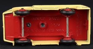 Dinky toys 30v express dairy van ee556 base