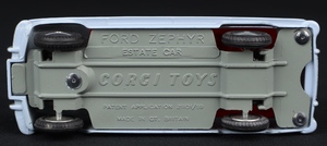 Corgi toys 424 ford zephyr estate ee638 base