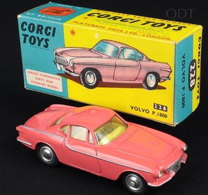 Corgi toys 228 volvo p1800 ee683 front