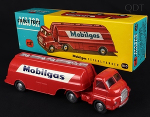 Corgi toys 1110 mobilgas petrol tanker ee757 front