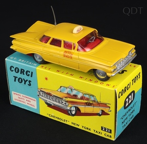 Corgi toys 221 chevrolet new york taxi cab ee896 front