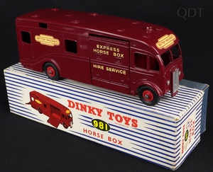 Dinky toys 981 horse box ee915 front