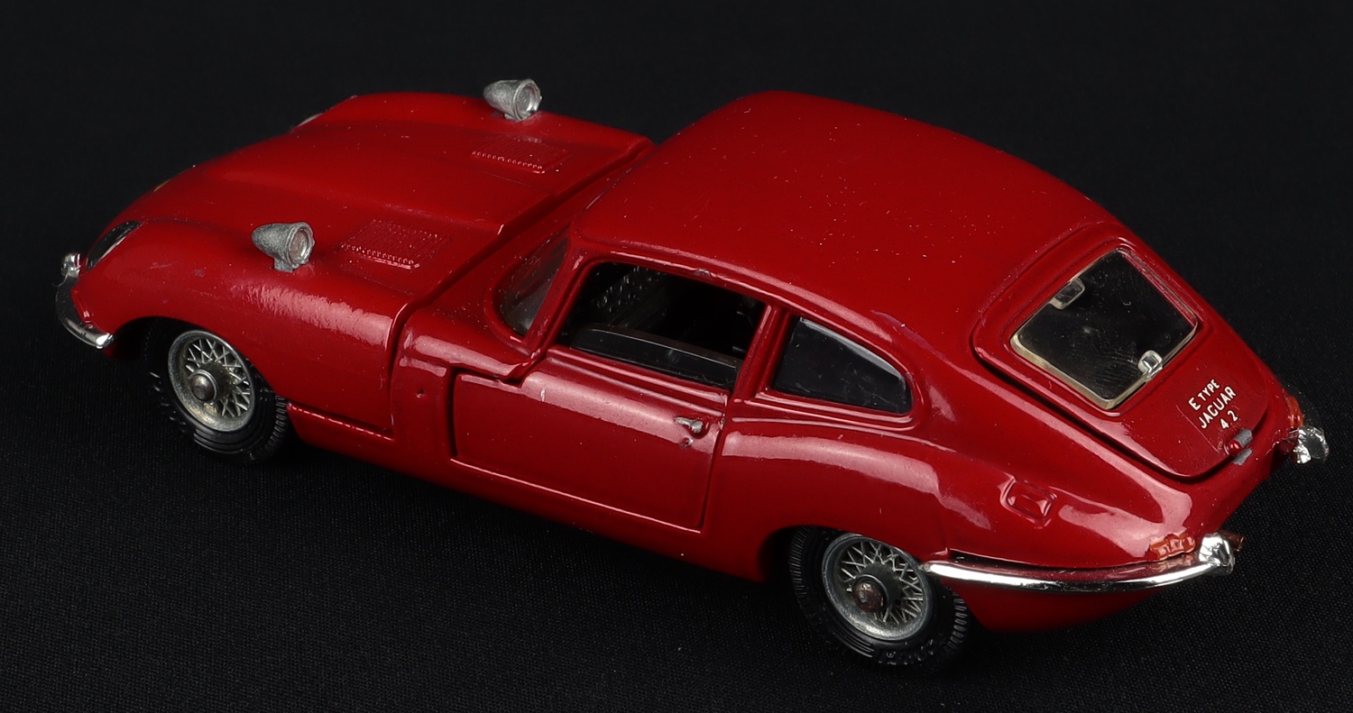 Corgi Toys 335 Jaguar E Type 4.2 Litre 2+2 dark red 1/43 scale as-28