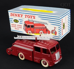 French dinky toys 32e berliet fire engine ff414 front
