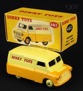 Dinky toys 482 bedford van ff521 front