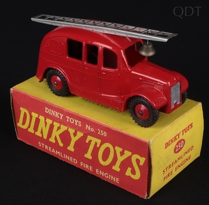Dinky toys 250 streamlined fire engine ff948 front
