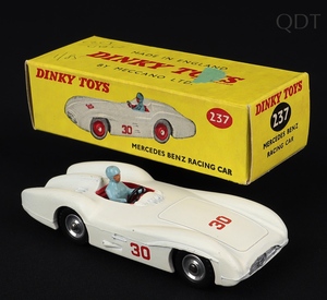Dinky toys 237 mercedes racing car gg53 front