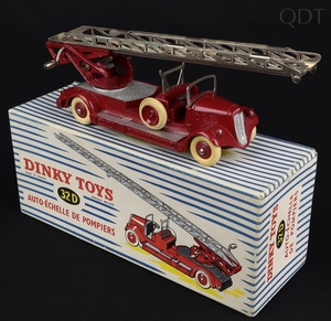 French dinky toys 32d delahaye turntable fire engine gg223 front