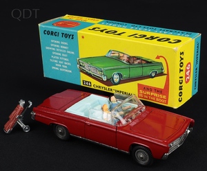 Corgi toys 246 chrysler imperial gg622 front