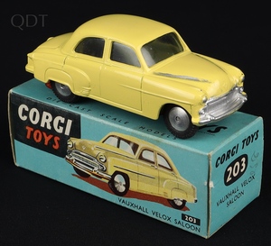 Corgi toys 203 vauxhall velox saloon gg744 front