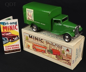 Tri ang minic 82m southern railway delivery van gg771 front