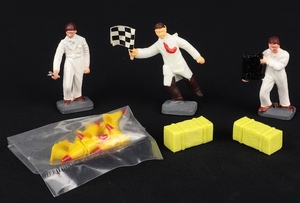 Corgi toys gift set 12 grand prix racing gg786 figures